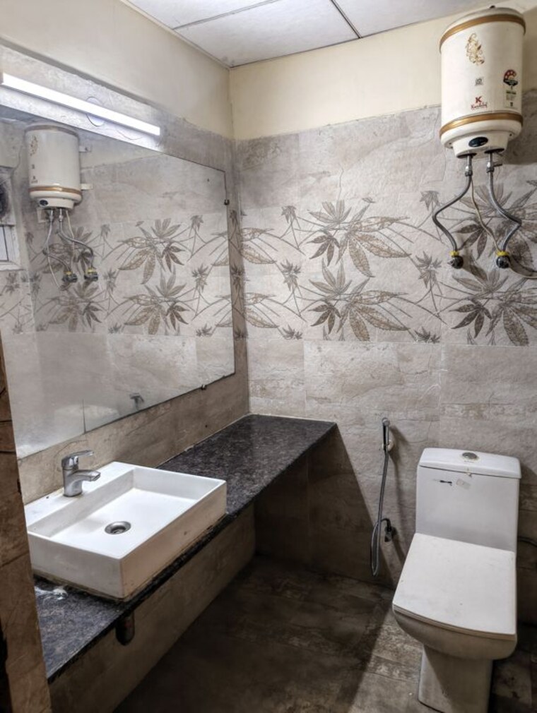 Bathroom, paramount-golf-foreste-apartments 1 RK 435 Sq.Ft. Apartment In Zeta I Greater Noida Greater Noida 10793067