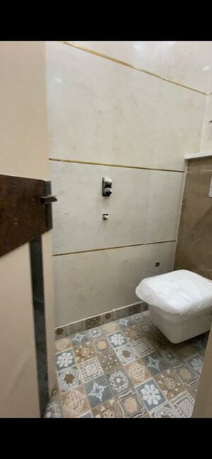 Furnished Amenities in 2 BHK Builder Floor at Uttam Nagar – for Sale