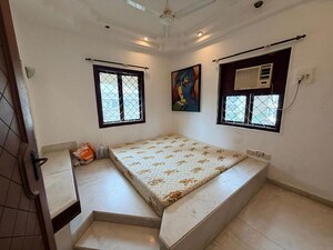 Bedroom in 2 BHK Apartment at Santacruz West – for Rent