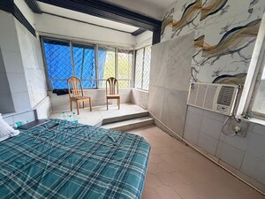 Bedroom in 2 BHK Apartment at Santacruz West – for Rent