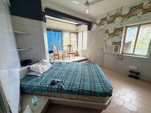 Bedroom in 2 BHK Apartment at Santacruz West – for Rent