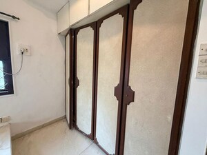 Room in 2 BHK Apartment at Santacruz West – for Rent
