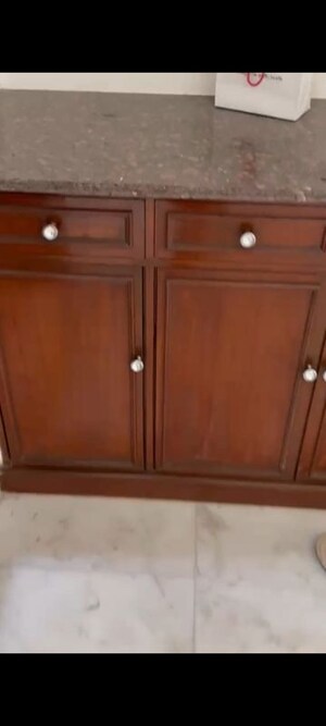 Room in 3 BHK Apartment at Cuffe Parade – for Rent