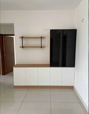 Room in 3 BHK Apartment at Prestige Green Gables, Panathur – for Rent