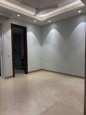 Room in 3 BHK Builder Floor at Safdarjung Enclave – for Rent