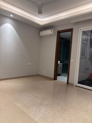 Room in 3 BHK Builder Floor at Safdarjung Enclave – for Rent