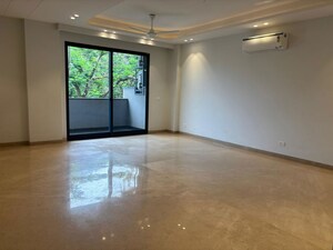 Room in 3 BHK Builder Floor at Safdarjung Enclave – for Rent