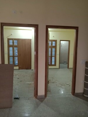 Building Lobby in 3 BHK Builder Floor at RWA Apartments Sector 47, Sector 47 – for Rent