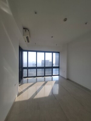 Room in 2 BHK Apartment at Lodha Parkside, Worli – for Rent