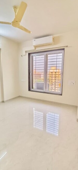 Bedroom in 4 BHK Apartment at Chembur – for Rent
