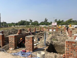  Plot – Exterior View View at Banthra Sikander Pur - for Sale