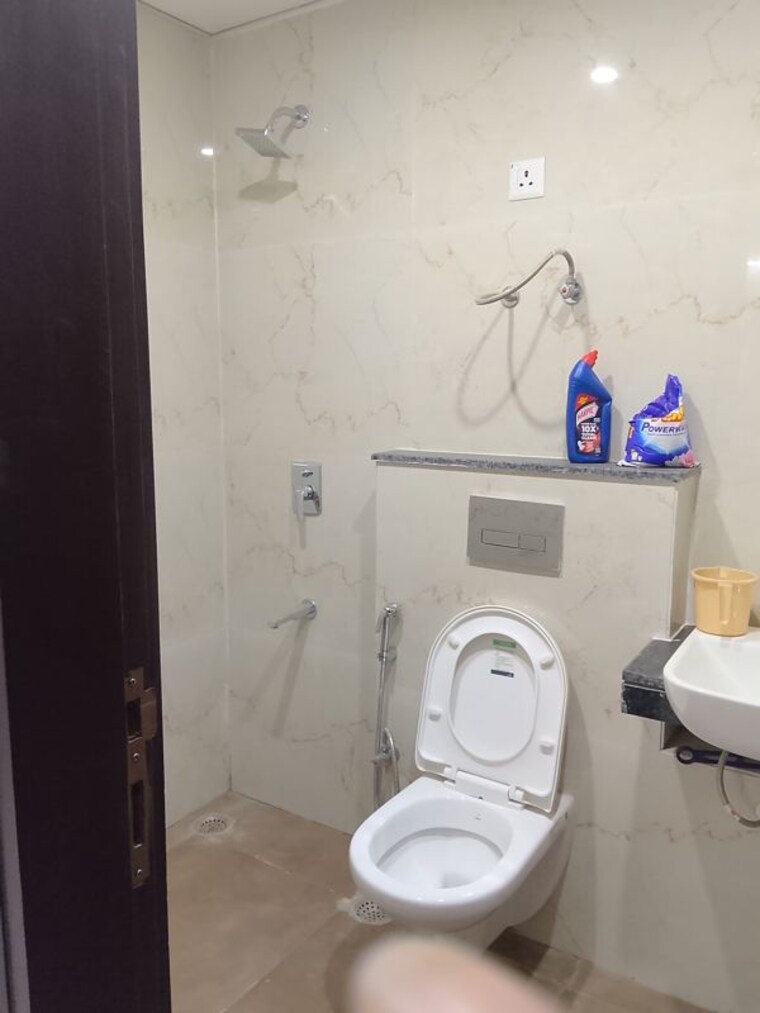 Bathroom, smart-world-gems 2.5 Bedroom 1120 Sq.Ft. Apartment In Sector 89 Gurgaon 10793329