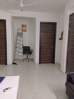 Room in 2.5 BHK Apartment at Smart World Gems, Sector 89 – for Rent
