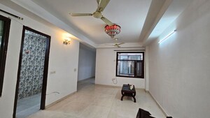 Team Area in 3 BHK Builder Floor at Saket – for Rent