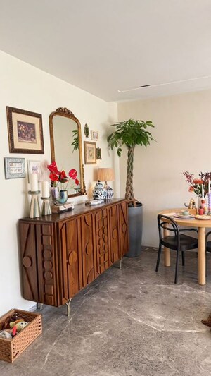 Bedroom in 2 BHK Apartment at Juhu – for Rent