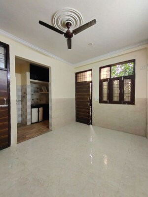 Room in 1 BHK Independent House at Sarita Vihar – for Rent