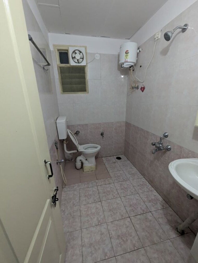 Bathroom, shilpitha-splendour 2 Bedroom 1040 Sq.Ft. Apartment In Mahadevpura Bangalore 10793423