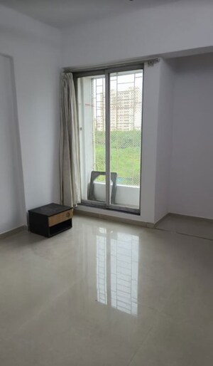 Room in 2 BHK Apartment at Cosmos Classique, Ghodbunder Road – for Rent