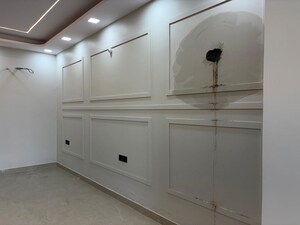 Room in 3 BHK Builder Floor at Palam Vihar – for Sale