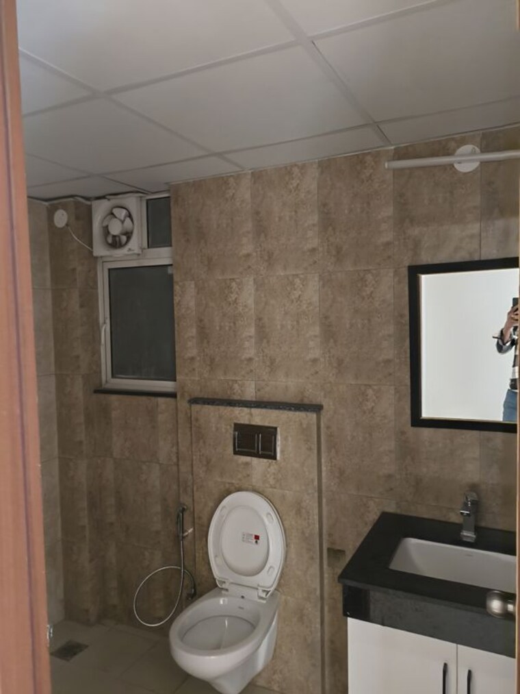 Bathroom, shapoorji-pallonji-joyville-gurgaon 2 Bedroom 1215 Sq.Ft. Apartment In Sector 102 Gurgaon 10793466