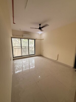 Room in 3 BHK Apartment at Laxmi Raajvilas, Goregaon West – for Sale
