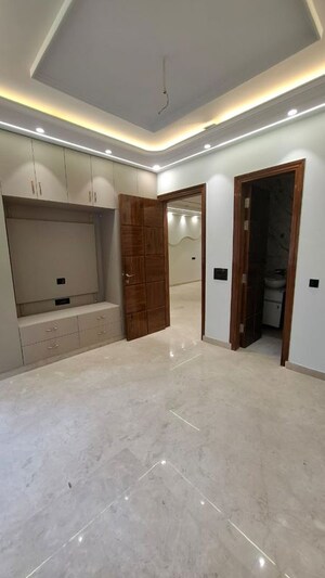 Room in 3 BHK Builder Floor at Shalimar Bagh – for Sale