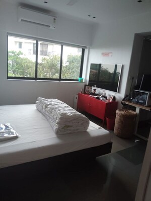 Bedroom in 2 BHK Apartment at Bandra West – for Rent