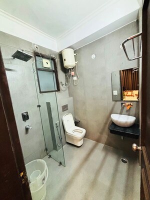 Team Area in 1 RK Builder Floor at Sector 52 – for Rent