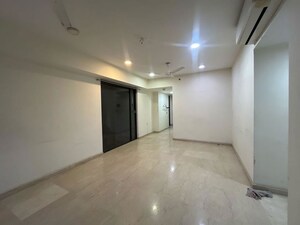 Room in 4 BHK Apartment at Lodha NCP Commercial Tower Supremus, Wadala – for Rent