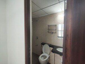 Bathroom in 1.5 BHK Apartment at Kalpataru Elitus, Mulund West – for Rent