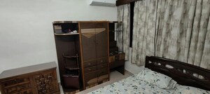 Room in 2 BHK Apartment at Bandra West – for Rent