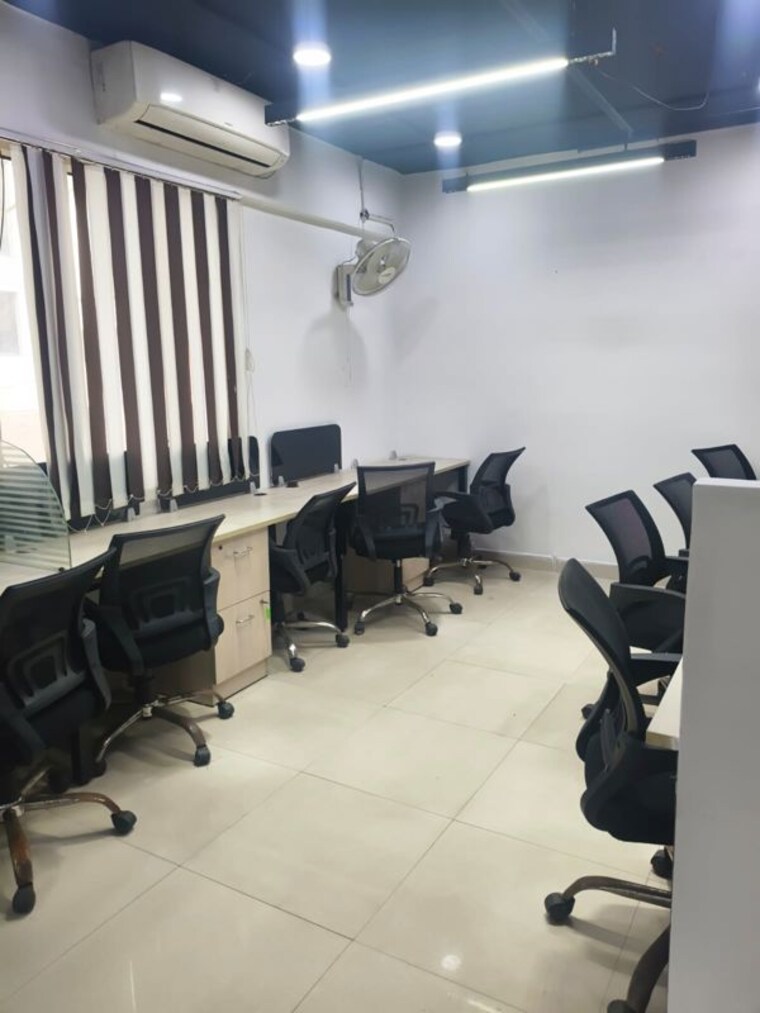 Team Area, sector 16 Commercial Office Space 1000 Sq.Ft. In Sector 16 Noida 10793679