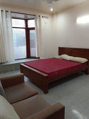 Bedroom in 6 BHK Villa at Dlf Phase ii – for Rent