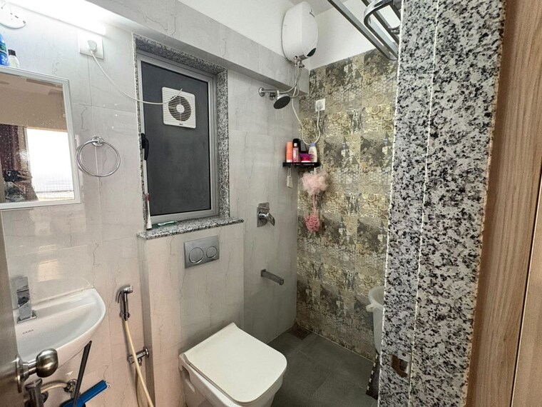 Bathroom, naman-premier 1 Bedroom 425 Sq.Ft. Apartment In Andheri East Mumbai 10793692