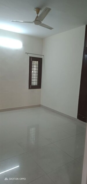 Room in 2 BHK Apartment at Vasant Kunj – for Rent