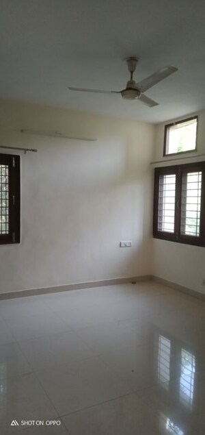 Room in 2 BHK Apartment at Vasant Kunj – for Rent