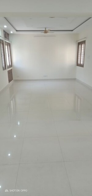 Room in 2 BHK Apartment at Vasant Kunj – for Rent