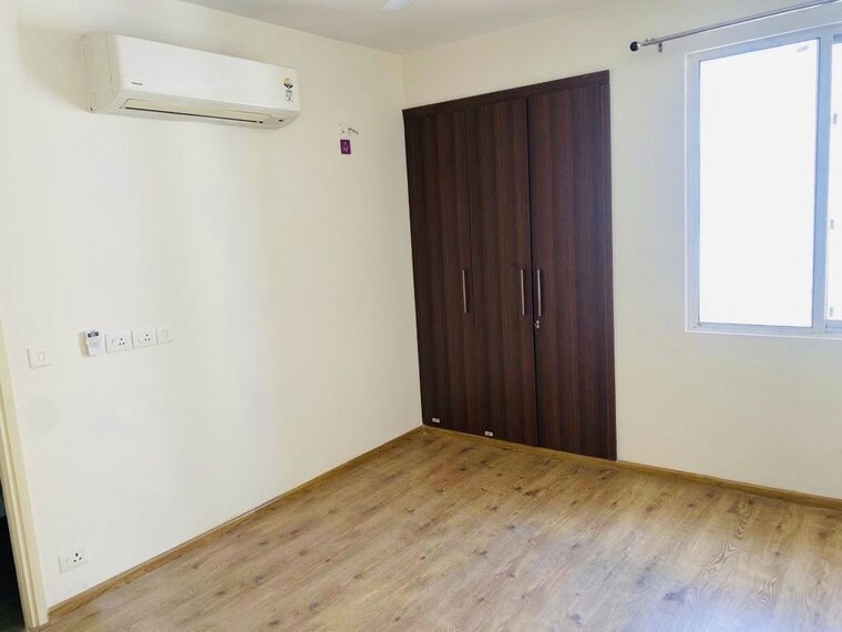 Room, emaar-emerald-hills-phase-2 3 Bedroom 1750 Sq.Ft. Apartment In Sector 65 Gurgaon 10793703