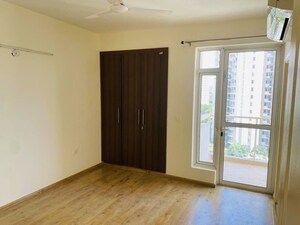 Room in 4 BHK Apartment at BPTP Mansions, Sector 66 – for Rent
