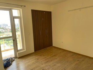 Room in 4 BHK Apartment at BPTP Mansions, Sector 66 – for Rent