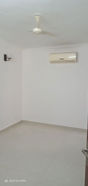 Room in 3 BHK Apartment at Vasant Kunj – for Rent