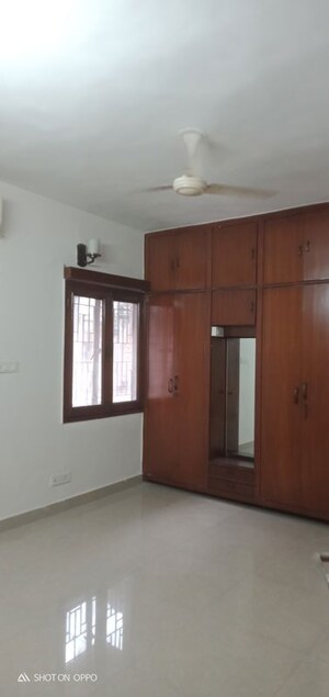 Room in 3 BHK Apartment at Vasant Kunj – for Rent