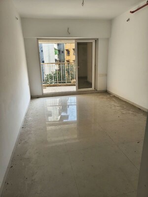 Room in 2 BHK Apartment at Piramal Vaikunth, Balkum Pada – for Sale