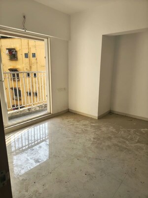 Room in 2 BHK Apartment at Piramal Vaikunth, Balkum Pada – for Sale
