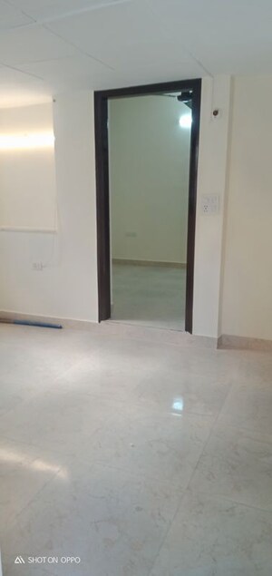 Room in 3 BHK Apartment at Vasant Kunj – for Rent