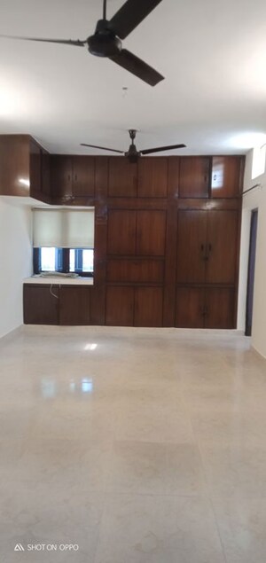 Room in 3 BHK Apartment at Vasant Kunj – for Rent