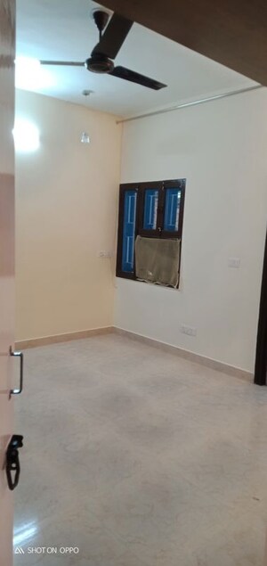 Room in 3 BHK Apartment at Vasant Kunj – for Rent