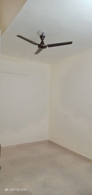Room in 3 BHK Apartment at Vasant Kunj – for Rent