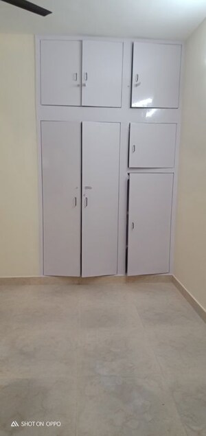 Room in 3 BHK Apartment at Vasant Kunj – for Rent