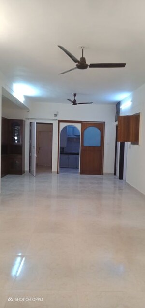 Room in 3 BHK Apartment at Vasant Kunj – for Rent